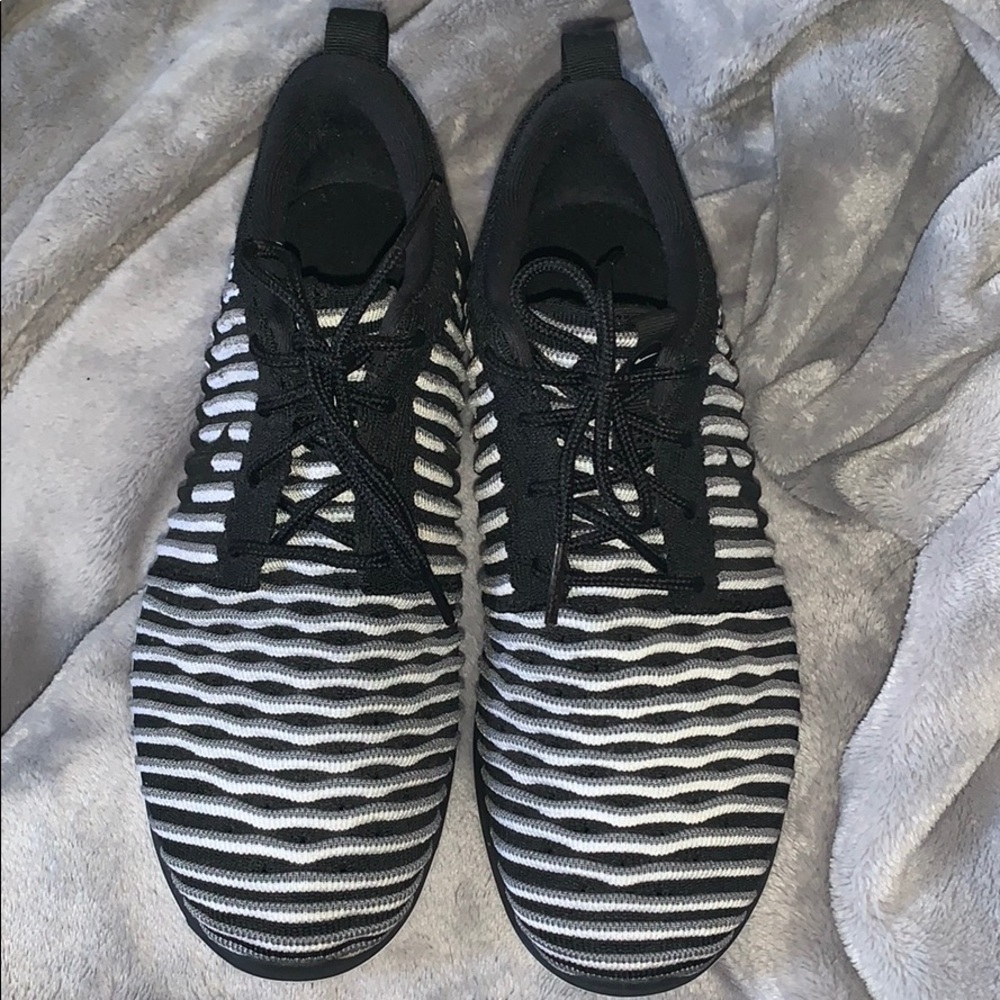 Nike GREAT CONDITION. Size 5.5